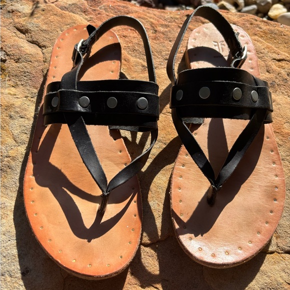 Frye Avery Stud Black Leather Thong Sandal Size 7.5 - Picture 2 of 8